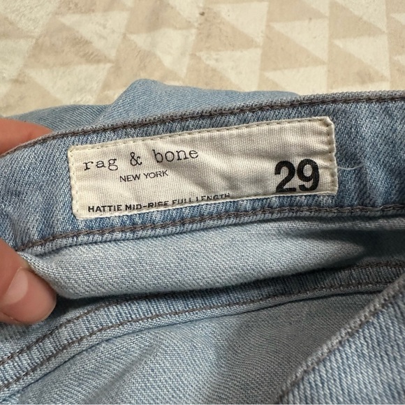 Hattie Mid Rise Straight Leg Jeans
rag & bone
Wyncote - Picture 5 of 5